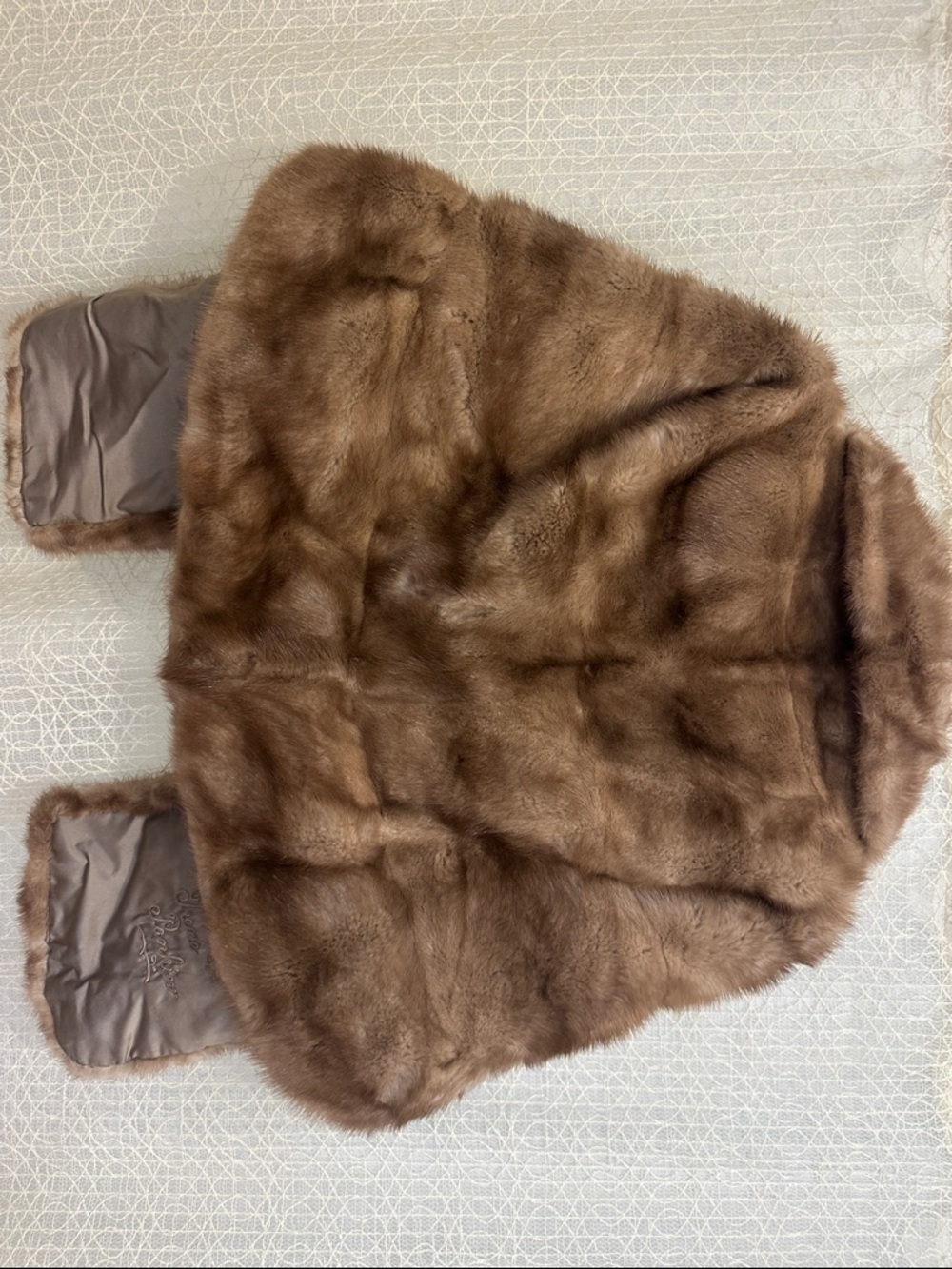 Vintage Marshall Field & Co Women's Brown Fur Stole/Cape - Picture 8 of 9